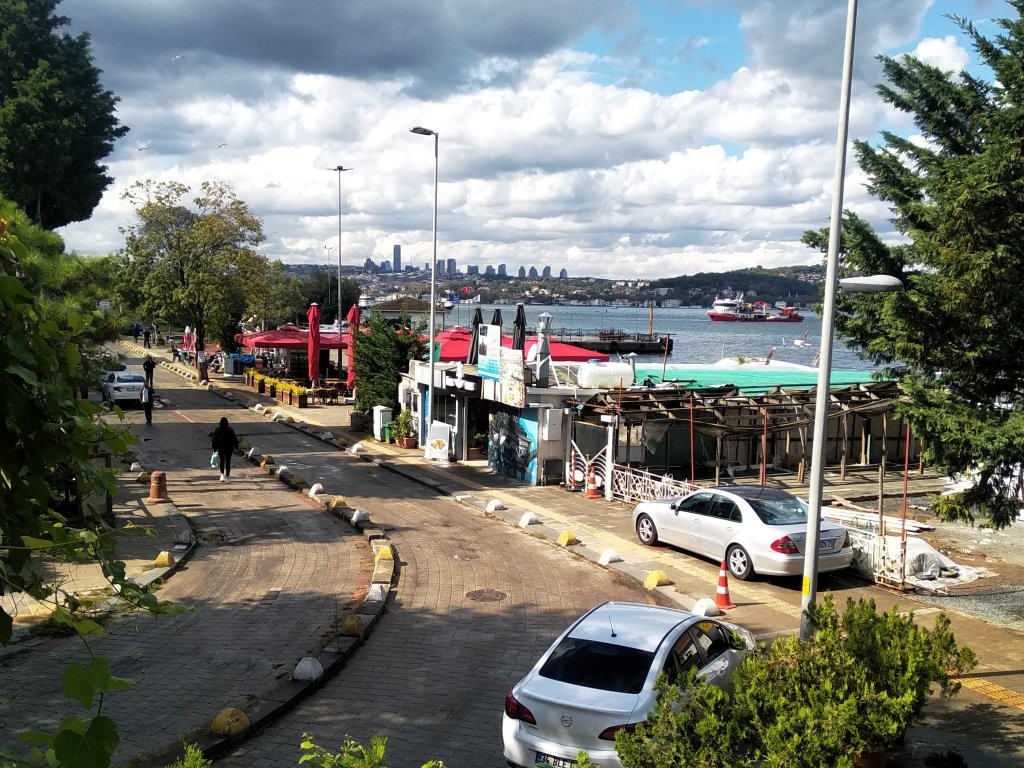 İstanbul - Boğaziçi - Paşabahçe, Sahilde Ev
                      ve Dükkan Satılık